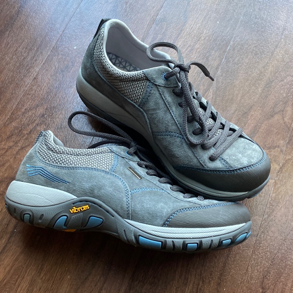 Like new Dansko Paisley waterproof shoe